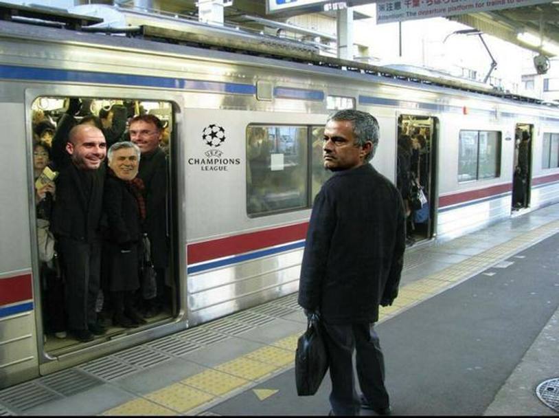 Immancabile l&#39;ironia sull&#39;episodio di razzismo dei tifosi del Chelsea a Parigi. Stavolta  Mourinho a non poter salire sul treno Champions, mentre Guardiola, Ancelotti e Blanc se la ridono... (Twitter)